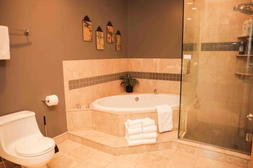 2001 Booth St, Milwaukee WI 53212-3403 exterior