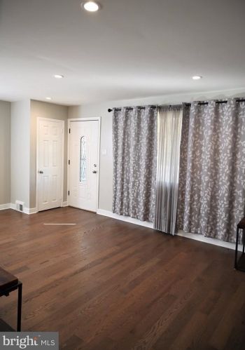 9427 Academy Rd, Philadelphia PA  19114-2623 exterior