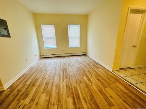 8 Morgan Ave, Poughkeepsie NY  12601-2709 exterior