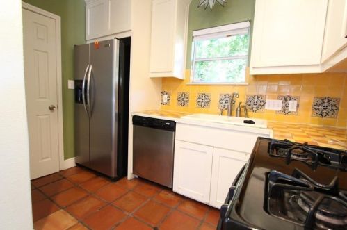 2300 8th St, Austin TX  78702-3524 exterior