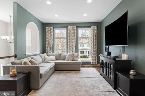 3809 Elbert Ave, Alexandria VA 22305-2042 exterior