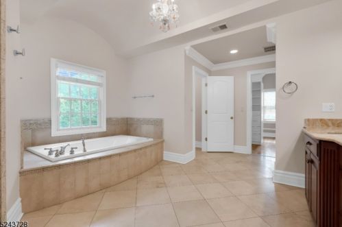 2 Caruso Ct, Bridgewater NJ 08807-2149 exterior