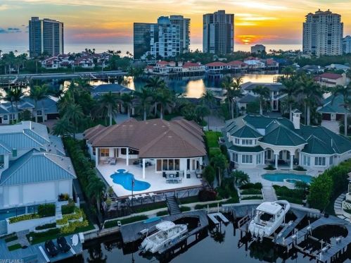 320 Devils Bight, Naples FL 34103-2432 exterior