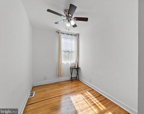 1024 Knorr St, Philadelphia PA 19111-4932 exterior