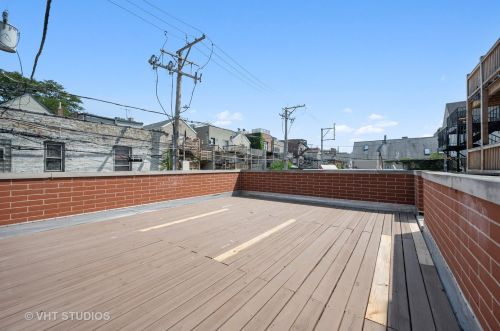 3247 Clifton Ave, Chicago IL 60657-3318 exterior