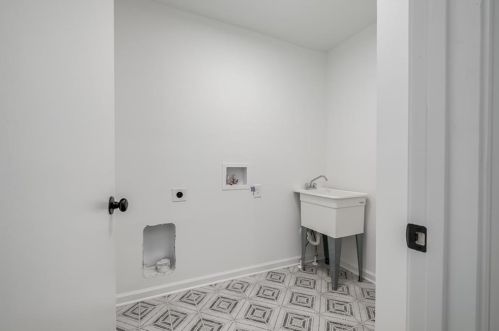 1639 Crestline Dr, Atlanta GA  30345-3820 exterior