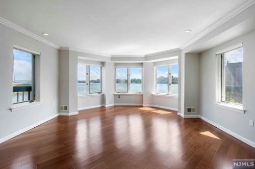 504 Nelson Ct, Edgewater NJ  07020-1634 exterior