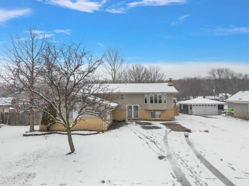 48229 Mallard Dr, New Baltimore MI 48047-2286 exterior