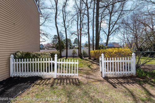 523 Holmes Ave, Lacey NJ  08731-1509 exterior