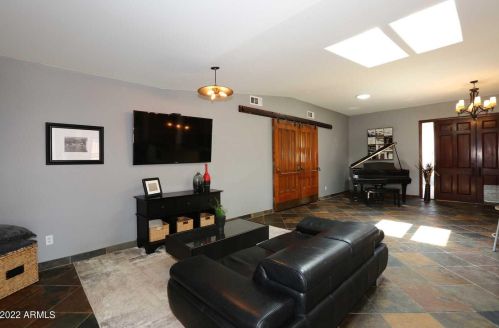 4451 Earll Dr, Phoenix AZ 85031-3821 exterior