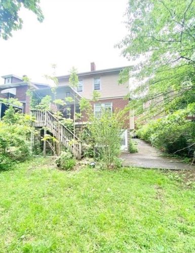 7917 Newmeyer St, Pittsburgh, PA 15218-1827