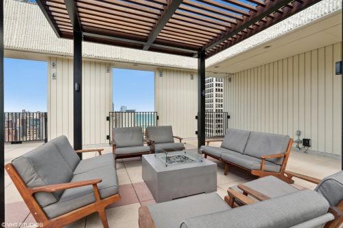 100 Bellevue Pl, Chicago IL 60611-1157 exterior