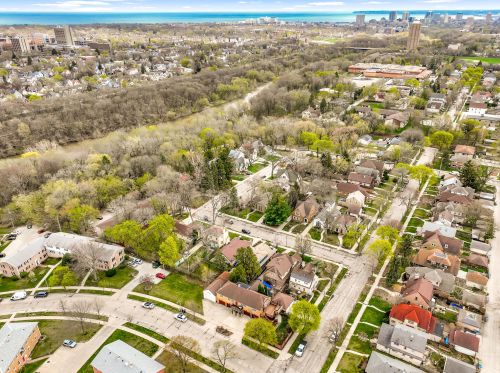 3420 Dousman St, Milwaukee WI 53212-1736 exterior