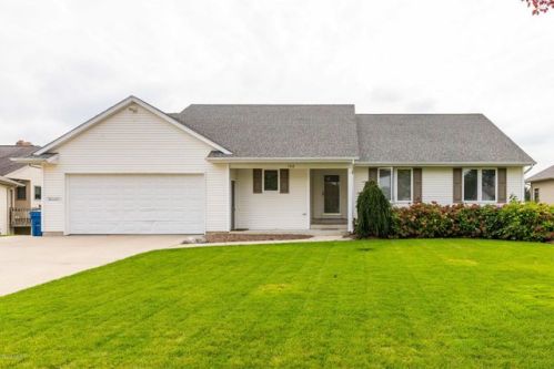 150 Suncrest Ct, Wyoming, MI