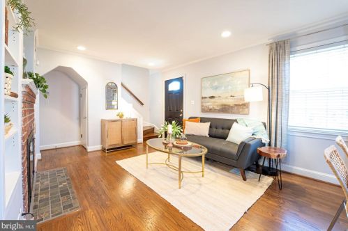 151 Moncure Dr, Alexandria VA 22314-4946 exterior