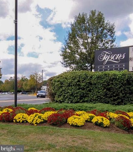 1900 Wilson Ln, Mc Lean VA  22102-1938 exterior