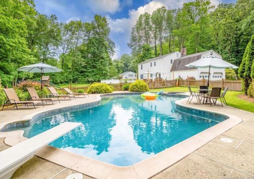 76 Ruscoe Rd, Wilton CT 06897-1425 exterior