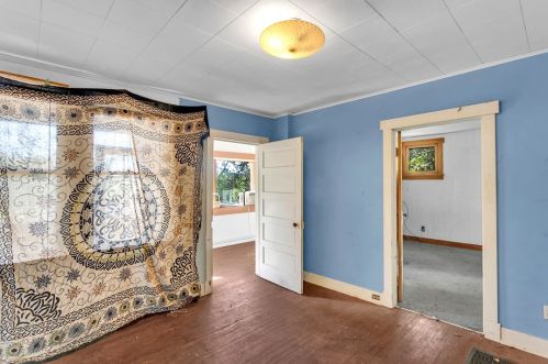 2317 Milligan Ave, Pittsburgh PA 15218-2241 exterior