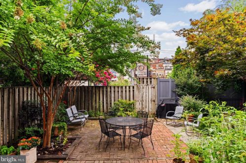 1708 Green St, Philadelphia PA 19130-7023 exterior