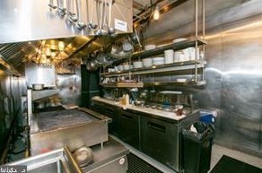 2047 Green St, Philadelphia PA 19130-3111 exterior