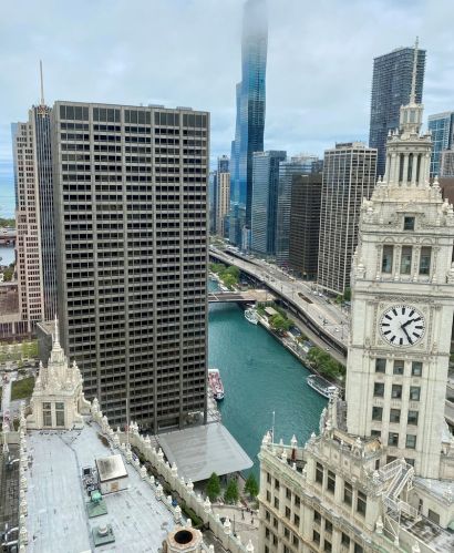 405 Wabash Ave, Chicago IL  60605-1208 exterior