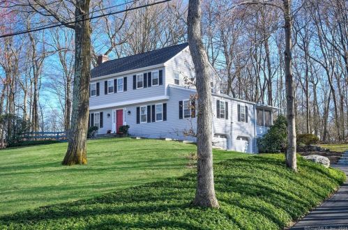 125 Standish Dr, Ridgefield, CT 06877-4720