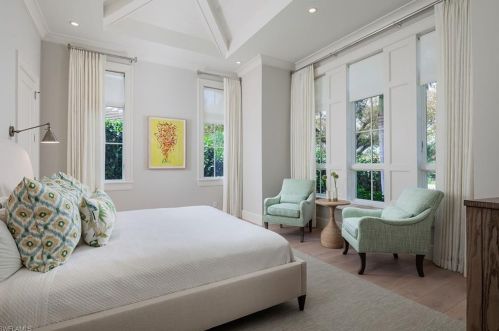 1582 Crayton Rd, Naples FL 34102-5070 exterior