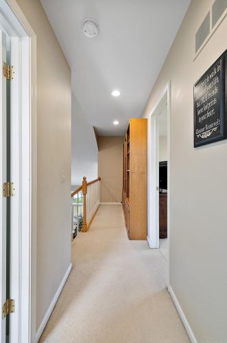 1039 Bloomview Cir, Rochester MI 48307-1728 exterior