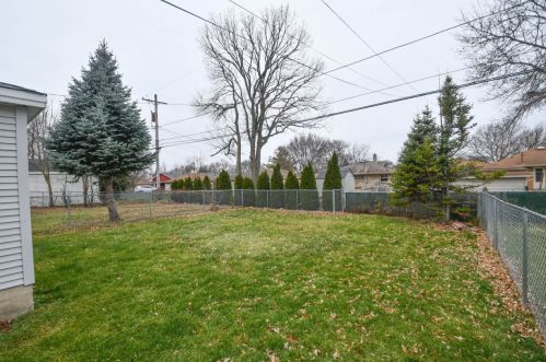 2855 71st St, Milwaukee, WI 53219-2952