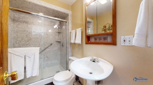 330 Ridgeland Ave, Waukegan IL 60085-2063 exterior