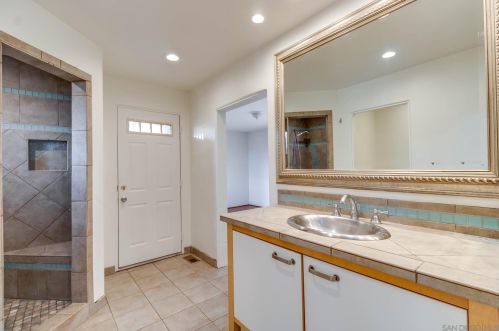 1917 California St, San Diego CA 92110-2113 exterior