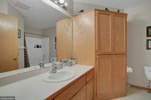 215 11 Ave, Princeton MN 55371-1451 exterior