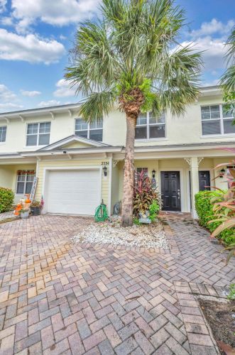 2534 Creekside Dr, Fort Pierce FL  34981-5100 exterior