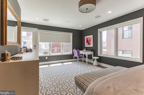 307 Green St, Philadelphia PA 19130-3914 exterior