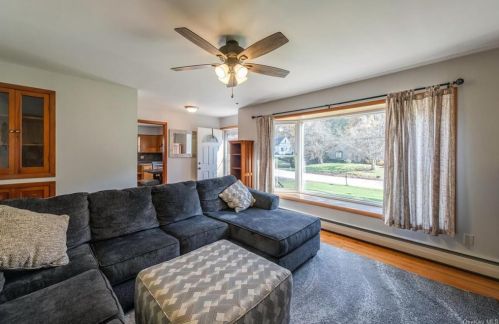 11 Stanley St, Poughkeepsie NY 12603-1429 exterior