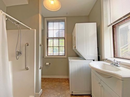 199 Church St, Newton MA 02458-2015 exterior