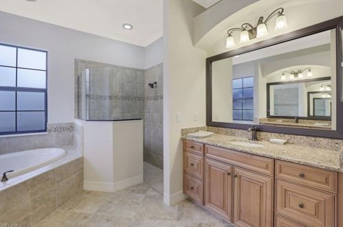 10066 Biscayne Bay Ln, Naples FL 34120-3732 exterior