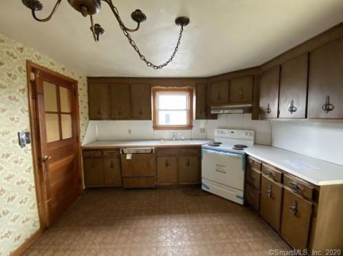 409 Burritt St, New Britain CT 06053-4005 exterior