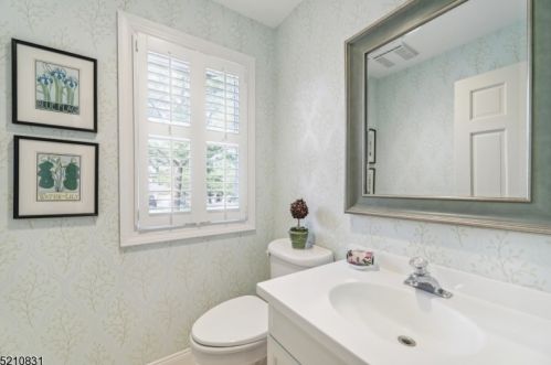 20 Chadwell Pl, Morristown NJ 07960-6946 exterior