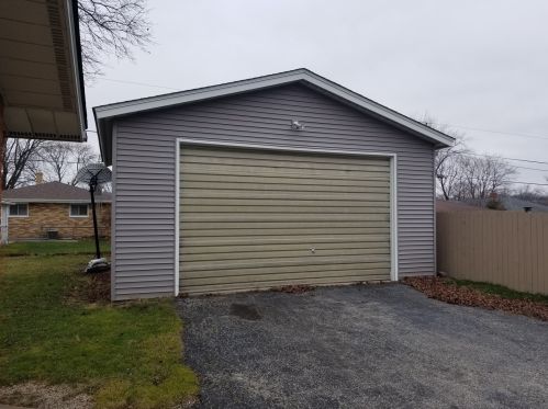 2020 Chestnut St, Waukegan IL 60085-3806 exterior