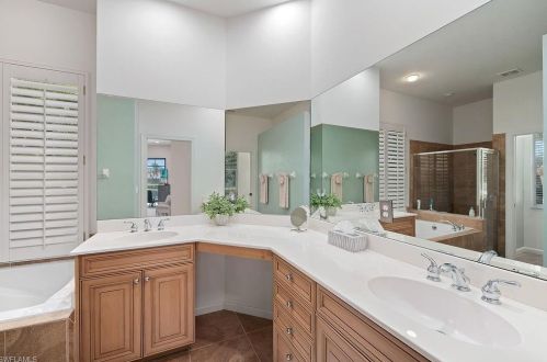 9002 Mustang Is Cir, Naples FL 34113-1644 exterior