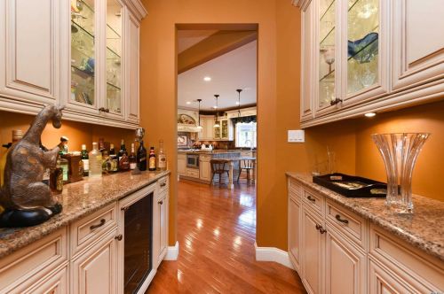 109 Elmwood Dr, Huntington Station NY 11746-5658 exterior