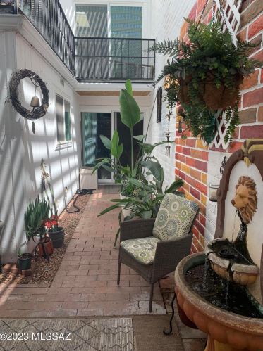 720 Roller Coaster Rd, Tucson AZ 85704-2628 exterior