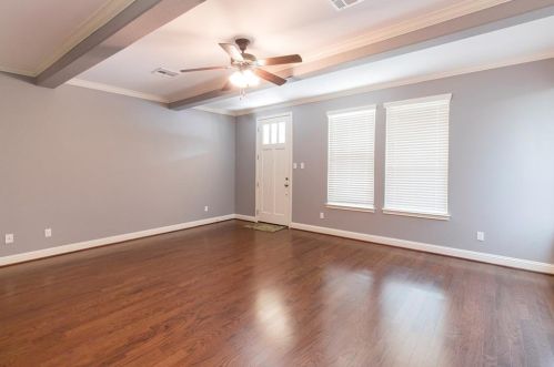 2424 Amur Dr, Austin TX  78745-2067 exterior