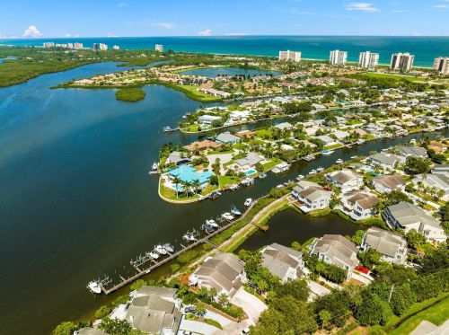 2428 Harbour Cove Dr, Fort Pierce FL  34949-1515 exterior