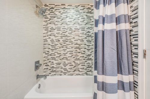 8201 Kirkwood Dr, Tampa FL  33634-2238 exterior