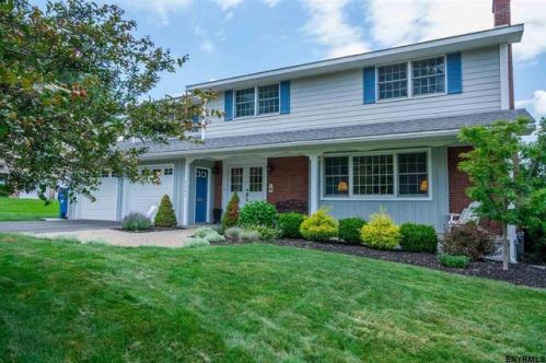 2485 Mcgovern Dr, Schenectady, NY 12309-2433