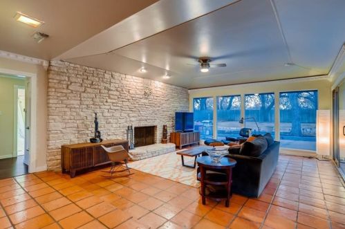 8702 Crst Rdg Cir, Austin TX 78750-3018 exterior