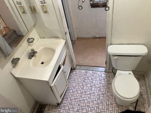 29 Passaic St, Trenton, NJ 08618-4831