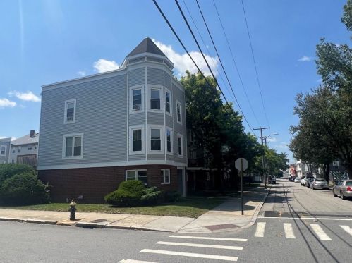 84 Tell St, Providence, RI 02909-1500